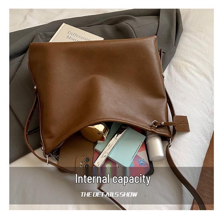 2025 Autumn/Winter Women's Versatile Large-Capacity Shoulder Bag - Niche Commuter Style