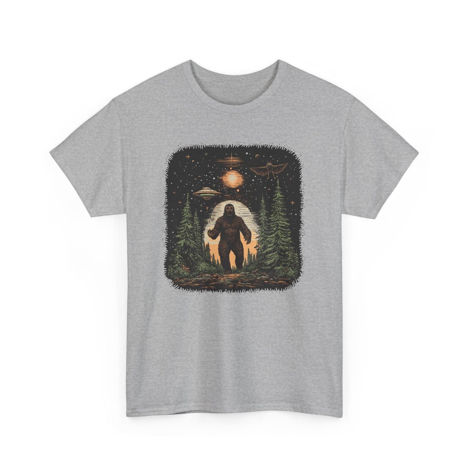 Funny Cryptozoology T-Shirt | Cryptid Hunter Tee | Ovni Shirt Unisex T-Shirt XXXL
