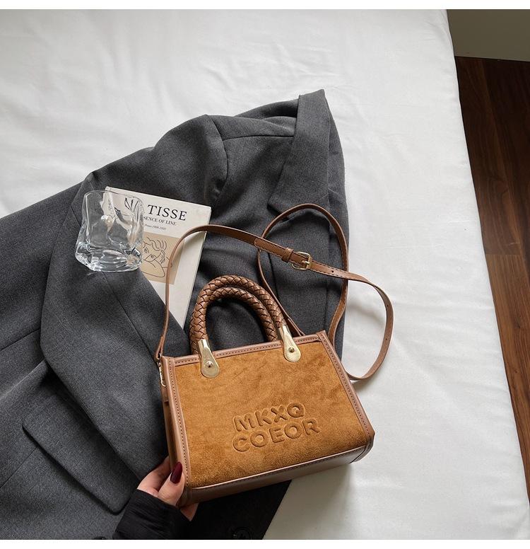

Handbag bag women s 2025 new autumn and winter fashion high-end sense retro commuter women s bag shoulder messenger small square bag хаки