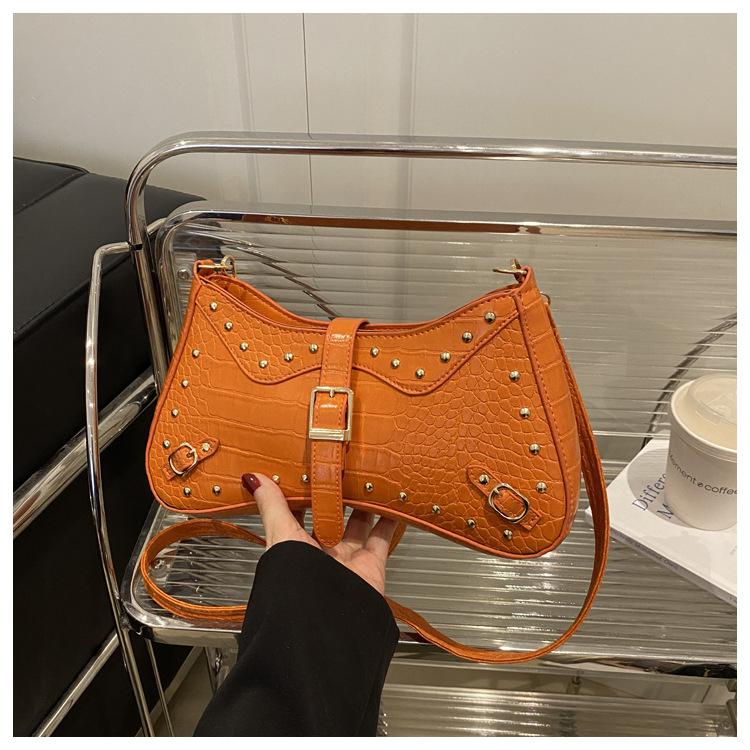 

Простой ретро заклепка лето персонализированный новая мода однотонный тренд повседневная сумка через плечо сумка под мышкой женская оранжевый