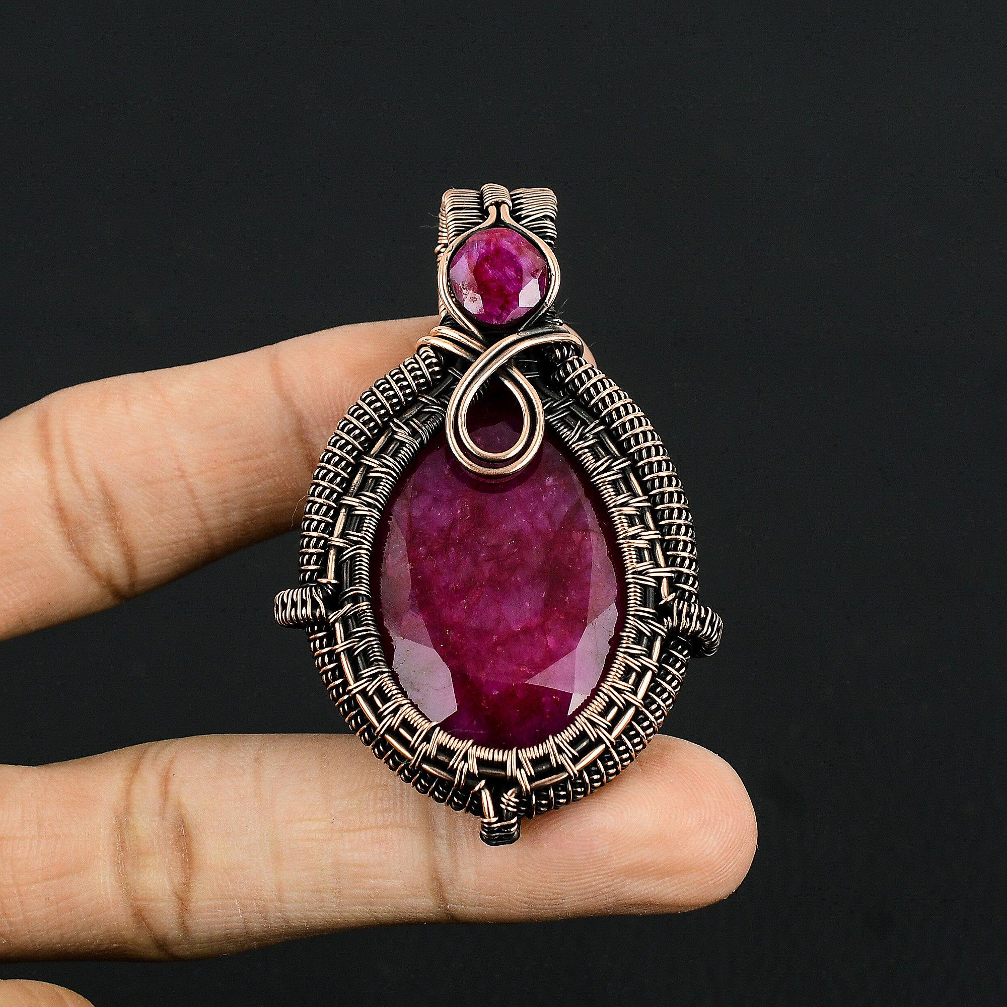 

Рубиновый кулон Ювелирные изделия из драгоценных камней, Кулон ручной работы, обернутый медной проволокой 999 пробы, Ювелирные изделия новейшего дизайна 2.45 Inches