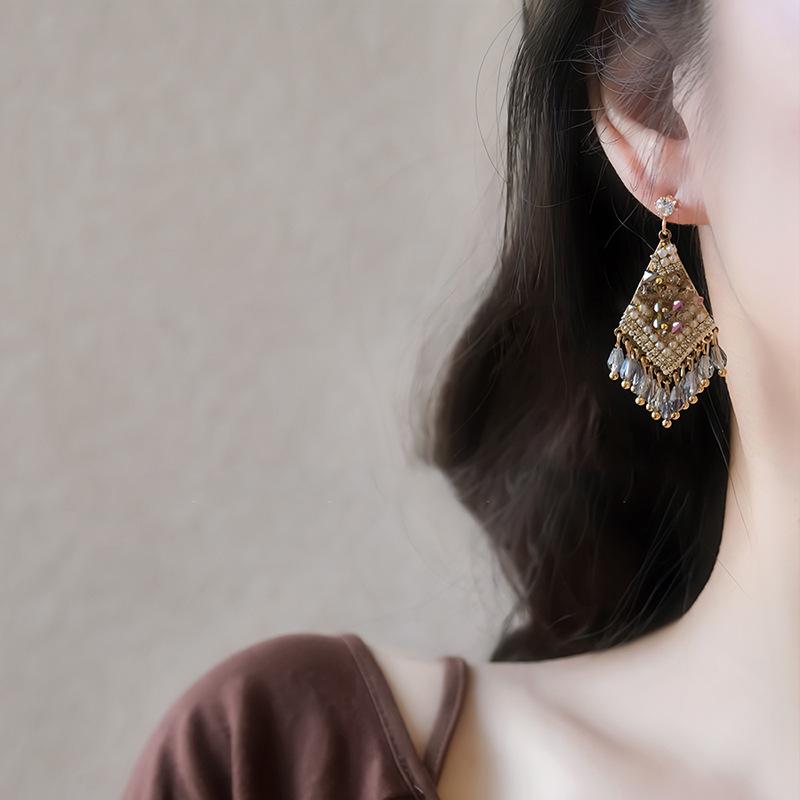 Crystal rhombus fringed stud earrings Bohemian ethnic style earrings Light luxury high-end temperament earrings