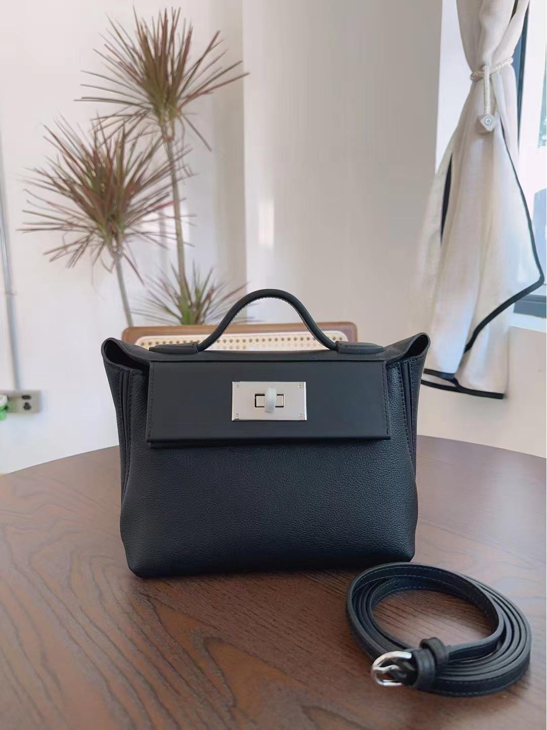 

2024 SWIFT2424 Міні Сумка-тоут та Сумка через плече з Натуральної Шкіри 22 x 11 x 16 cm