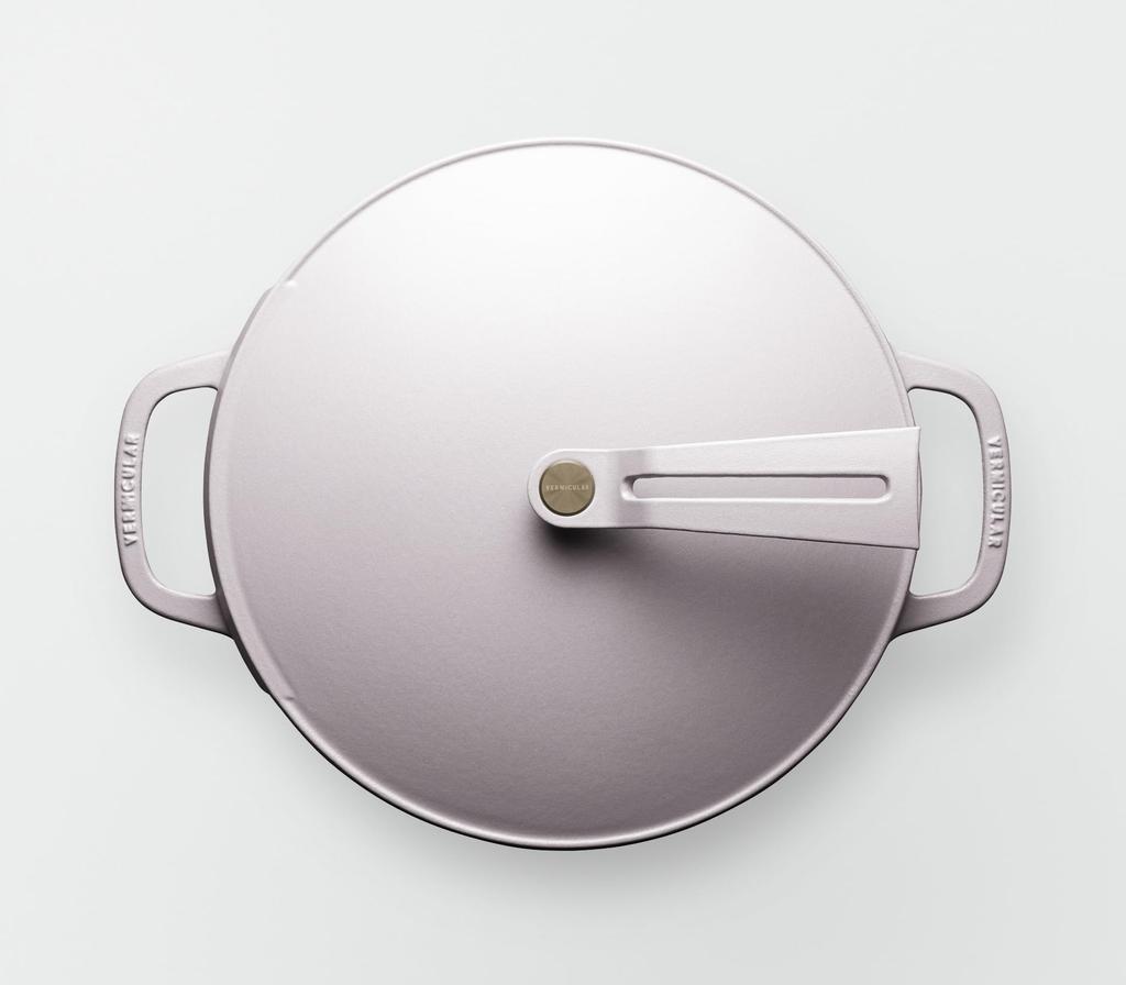 Vermicular Emaille-Topf, 26 cm, matt, Wolkenrosa, Kochen ohne Wasser, Backen ohne Wasser, spezielles Rezeptbuch enthalten, Ofentopf, 2 Deckel [flacher Typ]