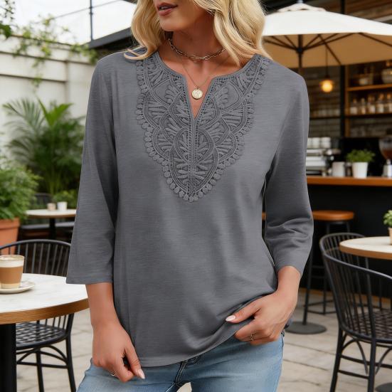 Damen Oberteile Dreiviertelarm V-Ausschnitt T-Shirts mit Hohlstickerei Muster Lockerer Schnitt Freizeitbluse Tägliche Kleidung