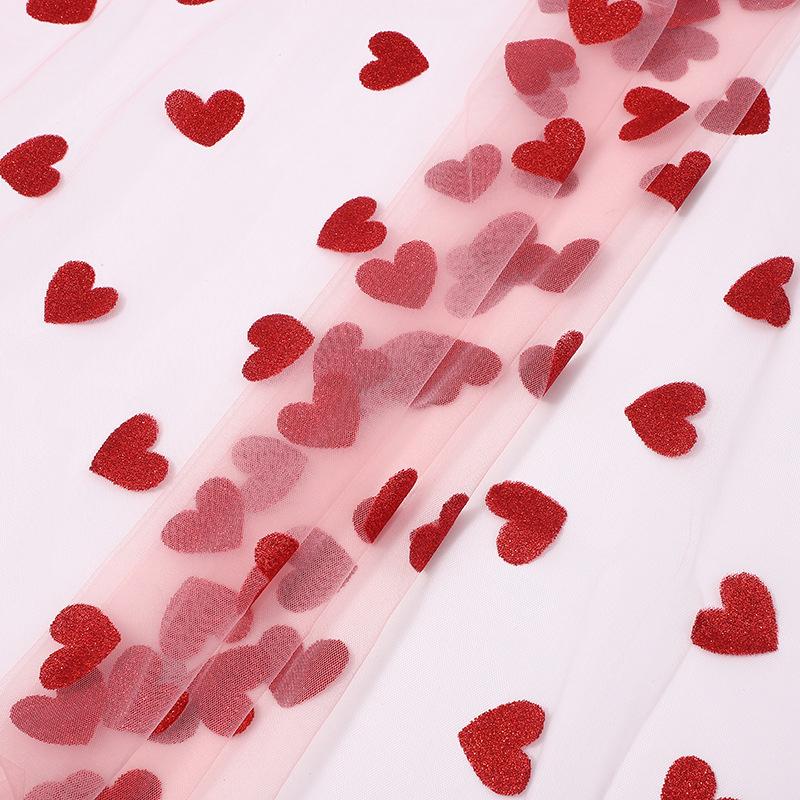 Red Heart-Shaped Mesh Table Runner Romantic Heart Design Wedding Table Decor Transparent Heart Pattern Valentine's Day Party