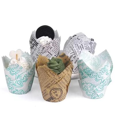 50 Stück Cupcake-Förmchen im Zeitungsstil Backförmchen für Hochzeitsfeier Caissettes Tulpenförmchen Muffin-Cupcake-Papierförmchen Ölfest Kuchenverpackung