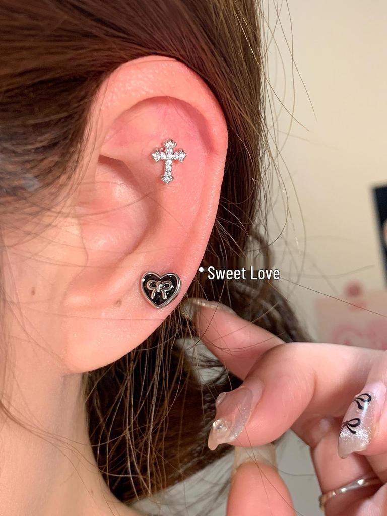 Thai Spicy Snake-Shaped Titanium Steel Ear Cuff – Anti-Allergic & Stylish Design for Women