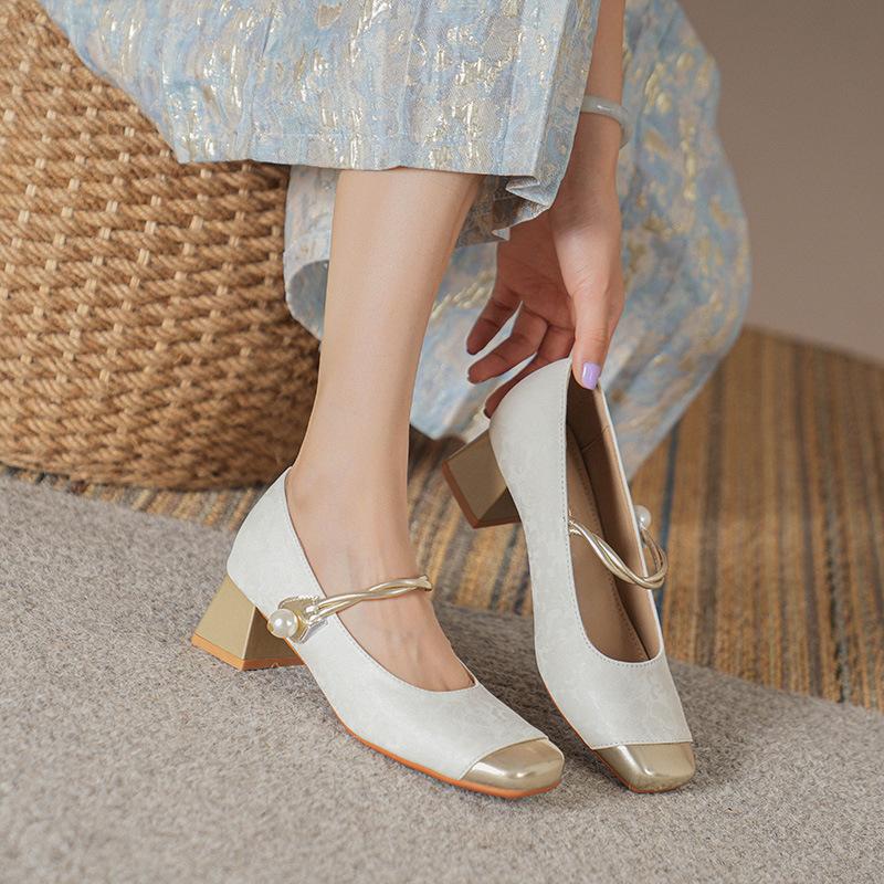 

Модные туфли-лодочки с неглубоким вырезом, женские, весна-лето, новые, ретро, с пряжкой, на низком каблуке, литературные, с квадратным носком, из мягкой кожи, туфли Мэри Джейн 33