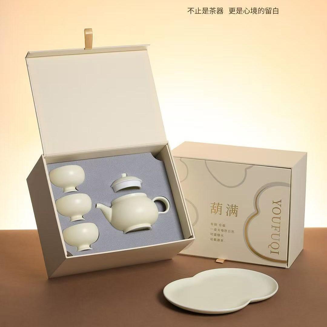 

Cultural and Artistic Gourd-shaped Kung Fu Tea Set One Pot and Three Cups Teapot Tea Tasting Cups Dry Tea Tray