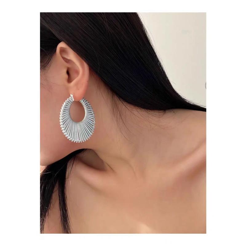 European and American Retro Exaggerated Handwoven Earrings Personalized Fashionable Earrings Fringed High-end Temperament Versatile Earrings
