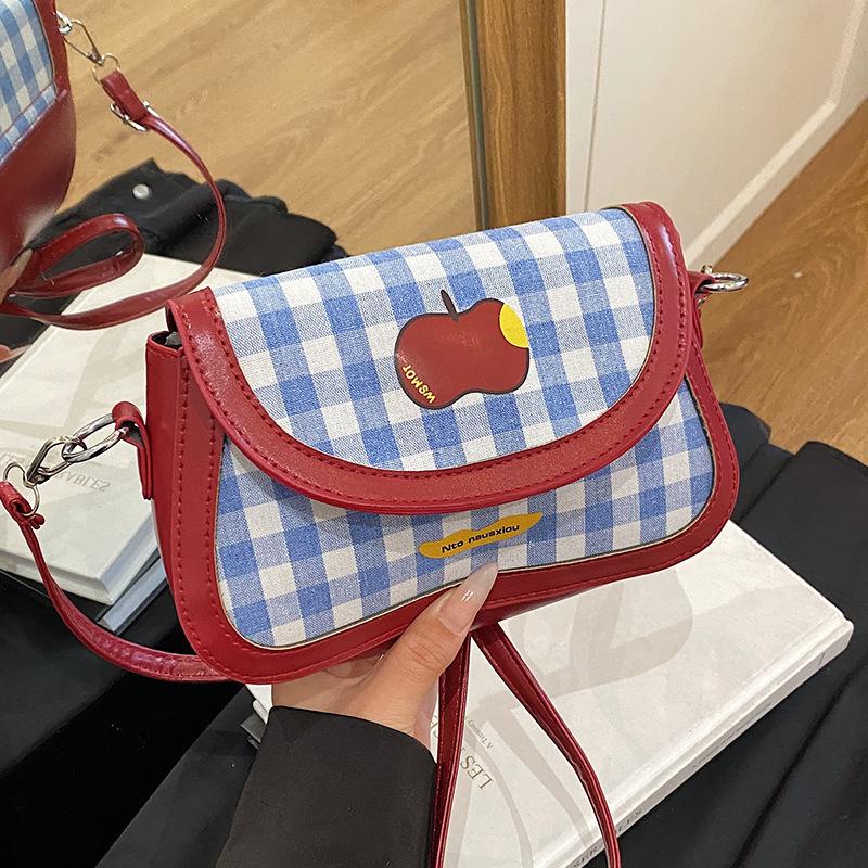 

Милая розовая женская сумка-ниша Apple 2025 новая сумка-подмышка на плечо портативная сумка-ниша для женщин популярная маленькая квадратная сумка красный