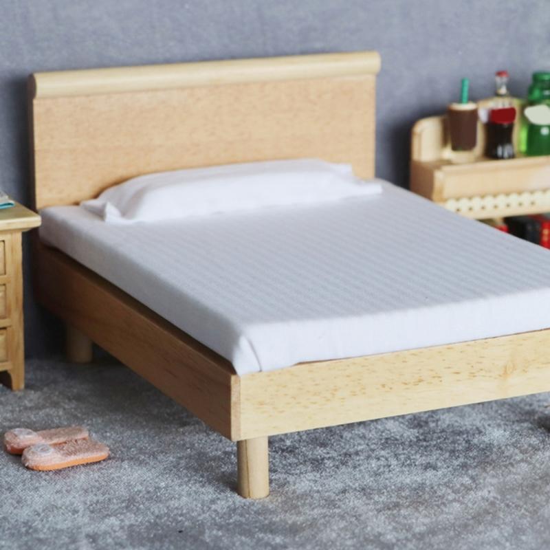 High Quality Wooden Bed Model House Double Bed 1:12 Scale Mini Bedroom Accessory
