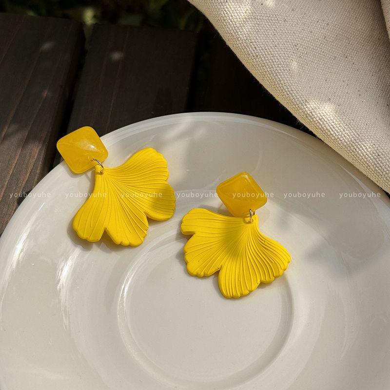 

Огромная деталь ~ Желтые геометрические серьги-пусеты в виде листьев гинкго для женщин 2025 Новое поступление Дофаминовые серьги Летние серьги для прогулок Ginkgo Earrings-Silver Needles