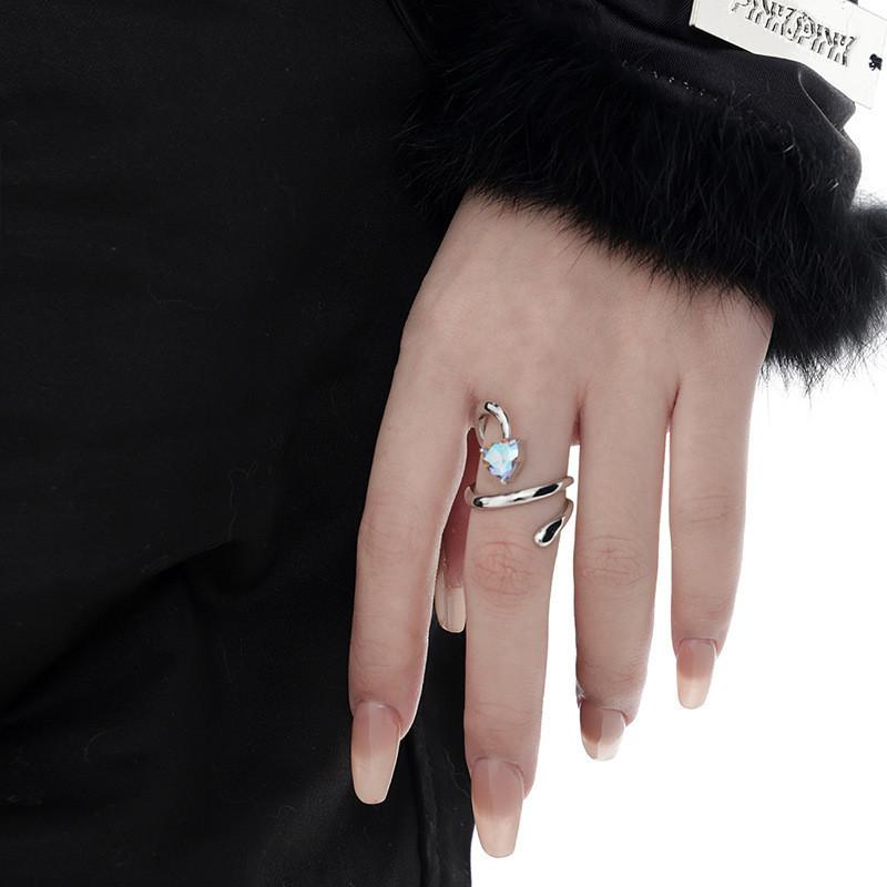 Modern And Elegant Heart Shaped Copper Ring With Zirconia For Chic Women In Spring 2023
