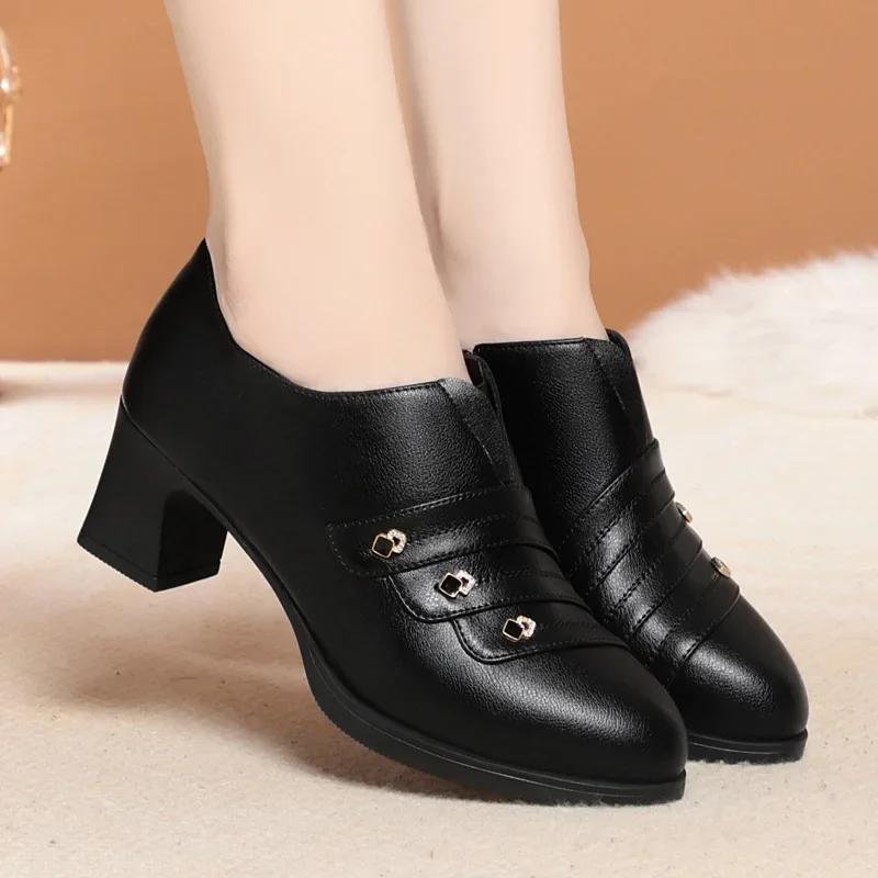 5.5cm Scarpe Eleganti alla Moda a Bocca Profonda in Pelle Morbida Scarpe con Plateau da Donna 2026 Autunno Scarpe con Tacco a Blocco per Ufficio Modello Mamma
