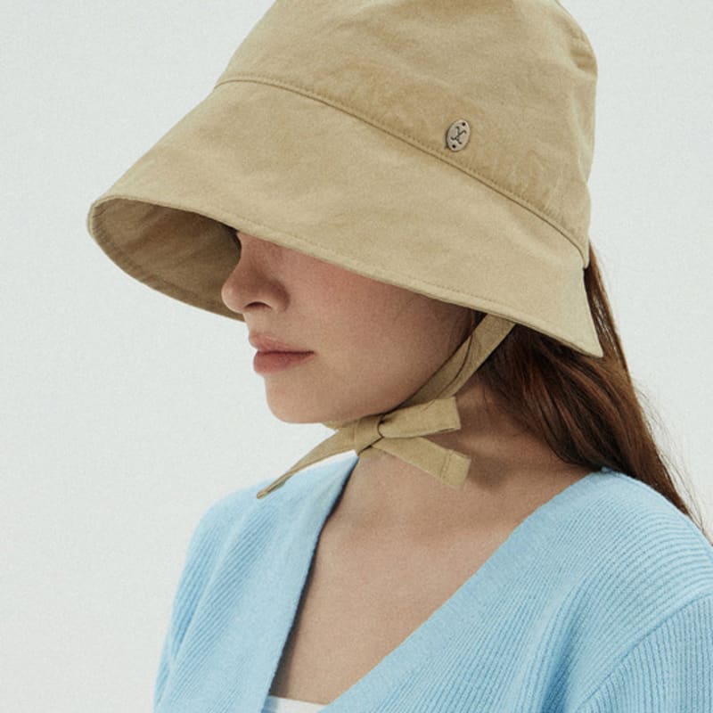 

VARZAR VA Изогнутая овальная металлическая шляпка-боннет бежевая FREE