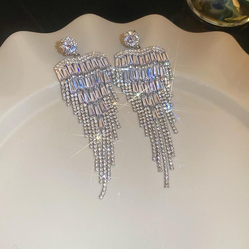 

Silver Needle Zircon Geometric Tassel Earrings: Luxurious & Fashionable Studs for Women срібний
