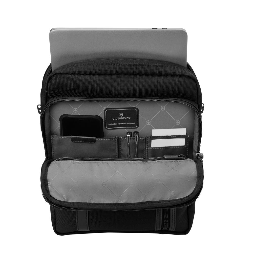 Victorinox Werks Pro Cordura Crossbody Laptop-Tasche für Herren und Schwarz Damen, Wasserabweisend, Langlebig, Leicht, Lässig, Ein Schultergurt, Crossbody,