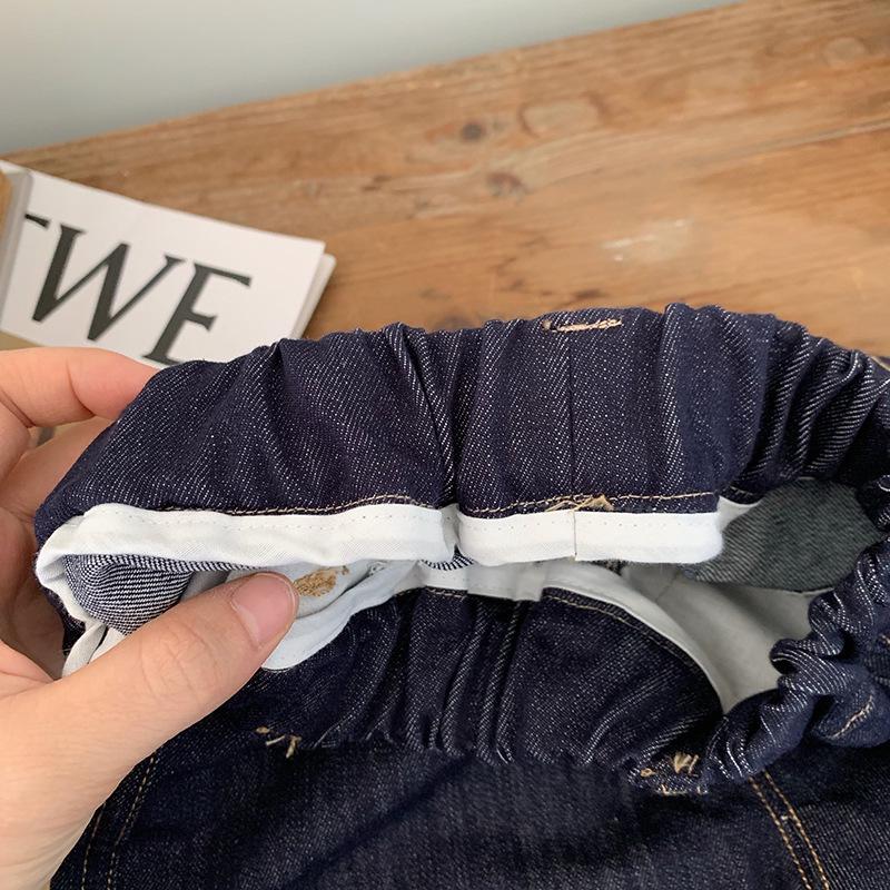 Jean élégant de printemps 2024 de Tong Chenchen: Pantalon pour enfants polyvalent et ample de style Hong Kong