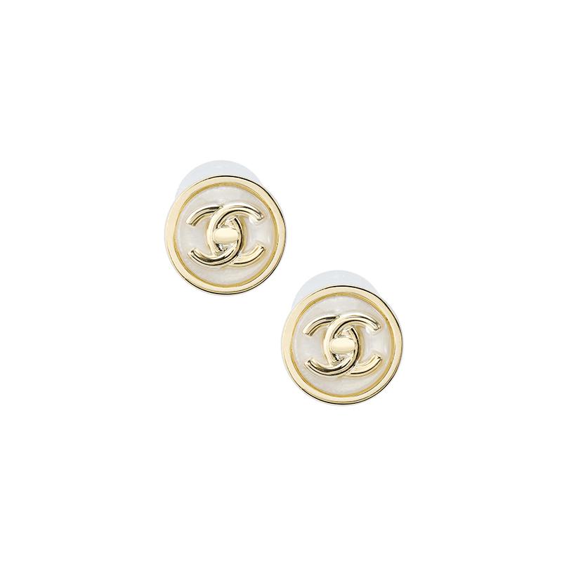 

CHANEL Fashionable and Exquisite Trend Gold-plated Stud Earrings Women s Gold золотий