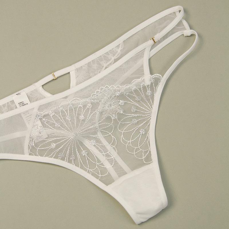 Sexy panties French ultra-thin embroidered lace panties pure cotton bottom crotch hip lift low waist panties T-pants