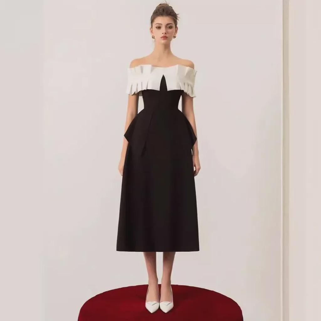 Vietnamese High-End Black and White One-Shoulder A-Line Dress with Elegant Design