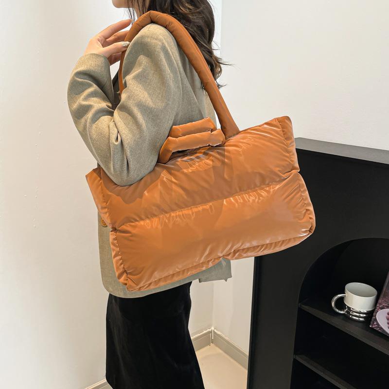2025 new cotton-filled soft waxy tote bag for college students in class shoulder bag niche space cotton bag