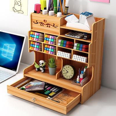 Minimalistyczny drewniany organizer na biurko z wieloma przegródkami do przechowywania artykułów papierniczych i dokumentów