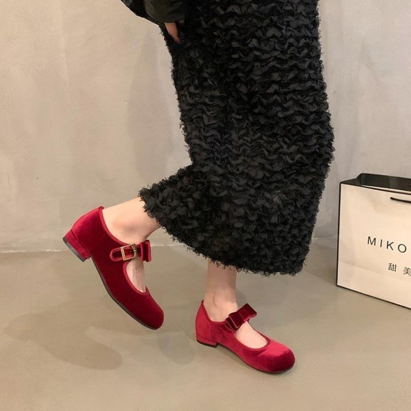 

Retro Flats Suede Shoes for Women Casual Spring Belt Buckle Strap Women s Flats Solid Round Toe Shallow Soft Bottom Ladies Shoes 40 красный