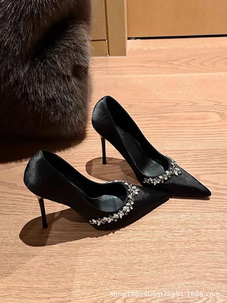[Spot] High heels women's thin heels pointed rhinestones French temperament socialite senior single shoes wedding shoes new black
