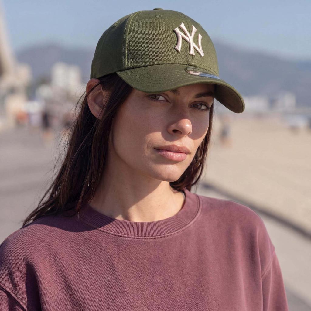 New Era 9FORTY League Essential MLB New York Yankees Baseball Cap Dark Green