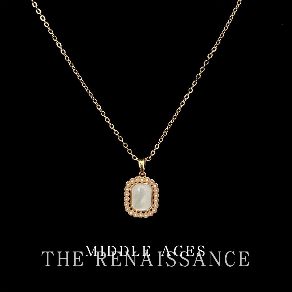 Light Medieval Geometric Square Shell Clavicle Chain French Court Necklace Necklace