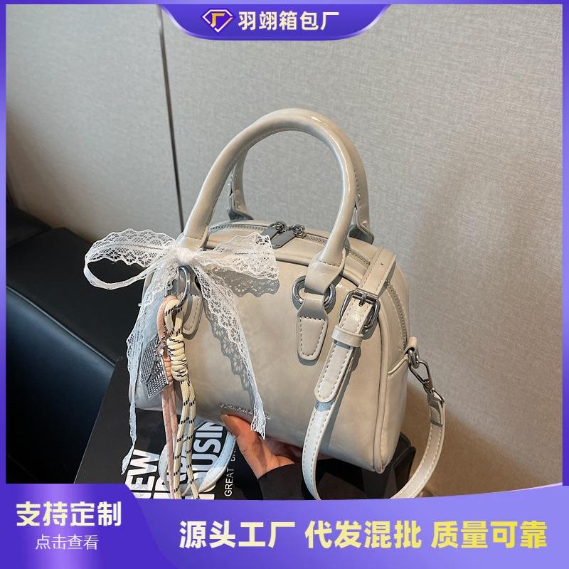 High-end niche bag women's new spring and summer fashion versatile messenger bag casual portable pillow bag