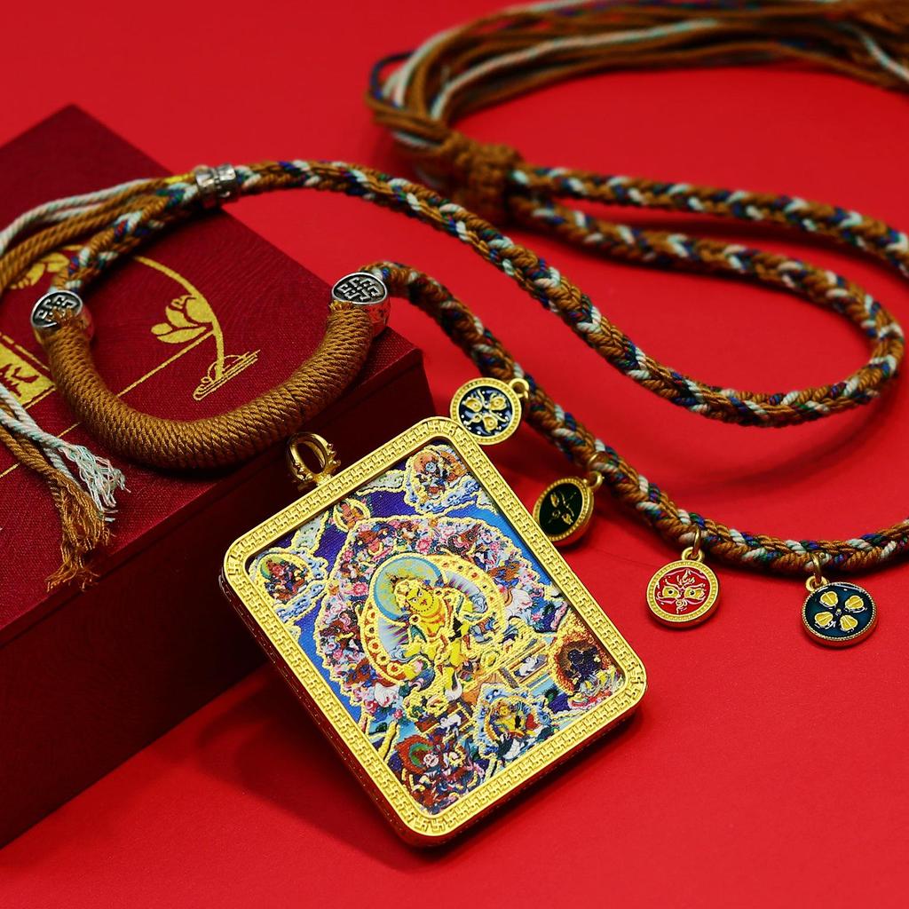 Tibetische Thangka Gelbe Jambhala Anhänger Halskette mit sechsarbigem weißen und roten Jambhala Design