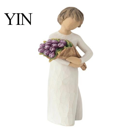 Minimalist Desk Ornament Girl Holding Bouquet Resin Figurine, Faceless Lady Statue, Romantic Desktop for Flower Statue Living Room Bedroom Home Decor,