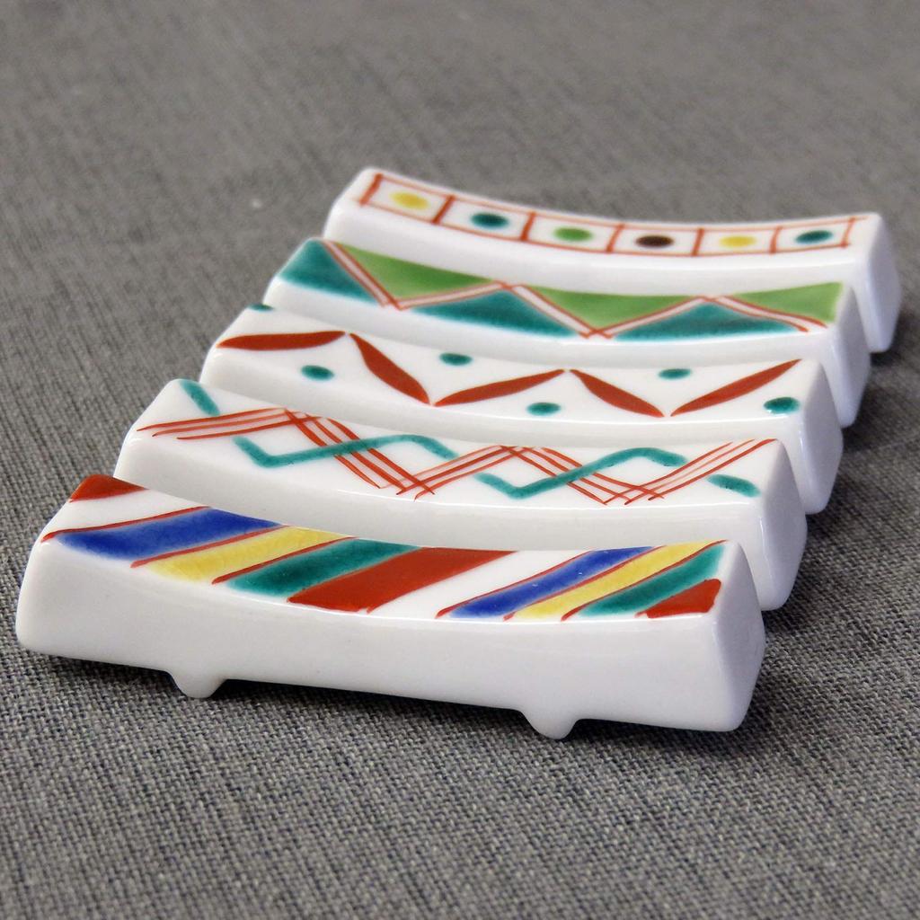 Waza no Stylish Japanese Kutani Ware Chopstick Set of with Iroe Komon Ceramic Cutlery Made in Kura Rests, 5, (Fine Pattern) Design. High-Quality