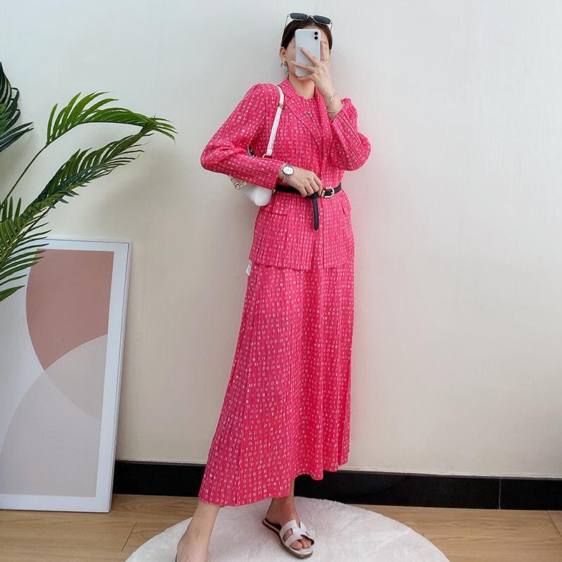 

Плиссированное женское верхнее пальто с длинным рукавом и круглым воротником с высокой талией Элегантный тонкий повседневный стиль