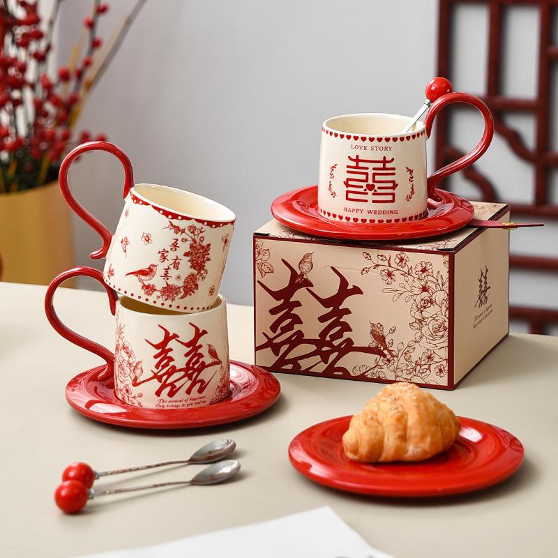 Rote festliche Tasse im chinesischen Stil Hochzeitsgeschenk Souvenir Geschenkbox Becher Keramik mit Untertasse und Löffel
