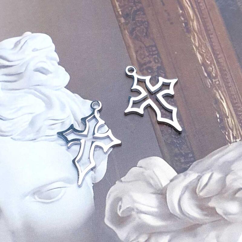 Surgical pointed line cross pendant accessory