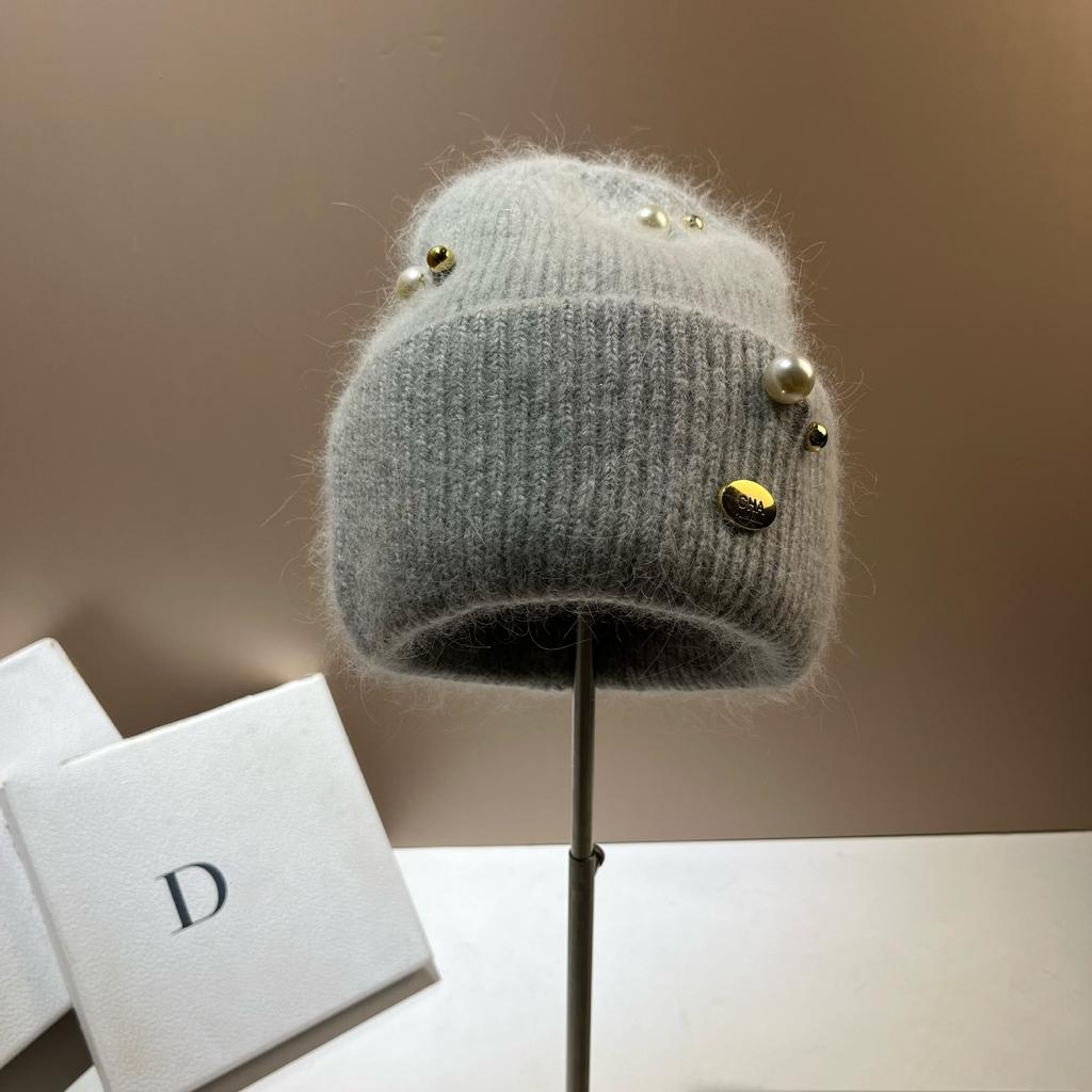 Designer-Perlenbrosche, Strickmütze für Damen, Luxus-Wollmütze mit Metalllogo, Mütze aus echtem Kaninchenfell, warme Damen-Wandermütze