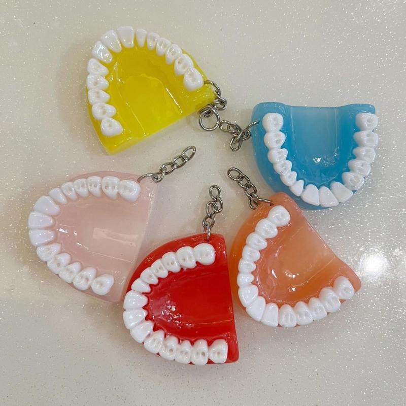 Fashion Tooth Keychain Resin Tooth Model Shape Keychain Unique Pendant Hanging Ornament Keyrings Gifts for Men Women