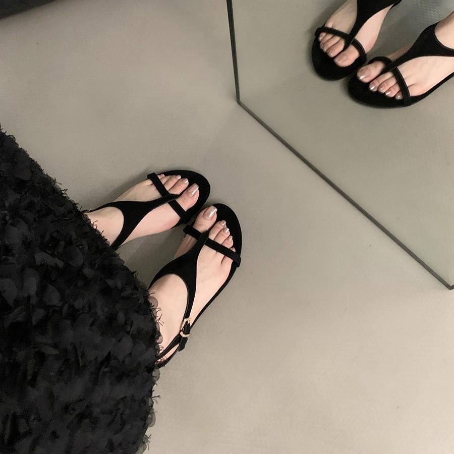 2025 Korean Version Summer New Fashion Versatile Toe Niche Flat Sandals Women Wear Beach Retro Roman Shoes