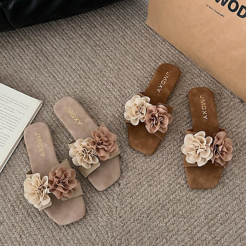 Fashion 2025 Summer New Flower Women Flat Slippers Fashion Female Wearing Outside Open Toe One Word Slippers Elegant Women Sandals Mujer