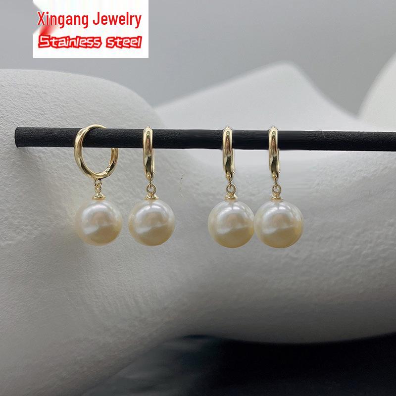 Titan-Perlenohrringe: Trendige koreanisch-inspirierte Hänge-Ohrklemmen für Damen mit einem einzigartigen Design.