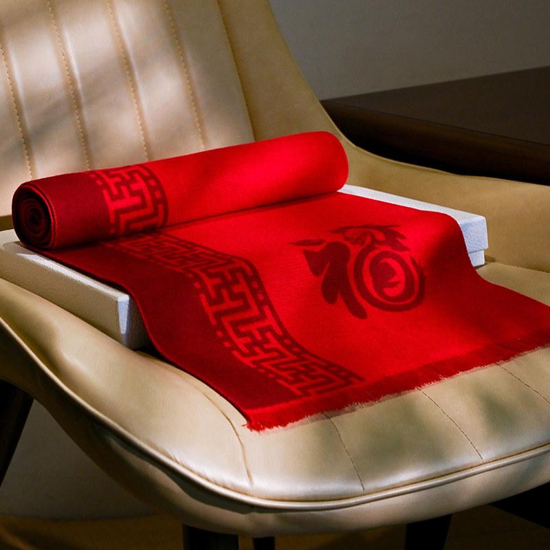 Year of the sheep old man scarf grandma mother birthday gift red in the elderly man and woman gift box for elders in winter