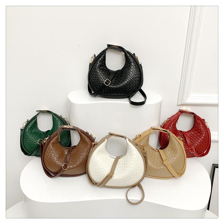 Vintage Fashion Handbag 2023 Winter New Crocodile Pattern Solid Color Casual Shoulder Crescent Bag Trendy Street Style Black Green Coffee Red White