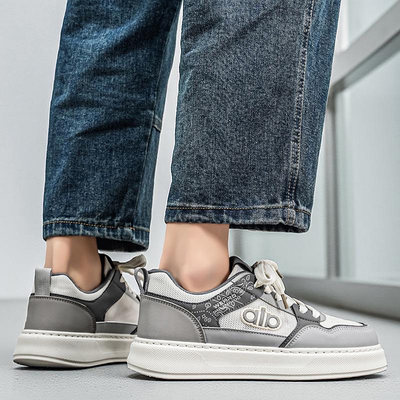 New Men's Classic Four Seasons Fashion Low Top Skateboarding Shoes Comfortable Soft Sole Sneakers