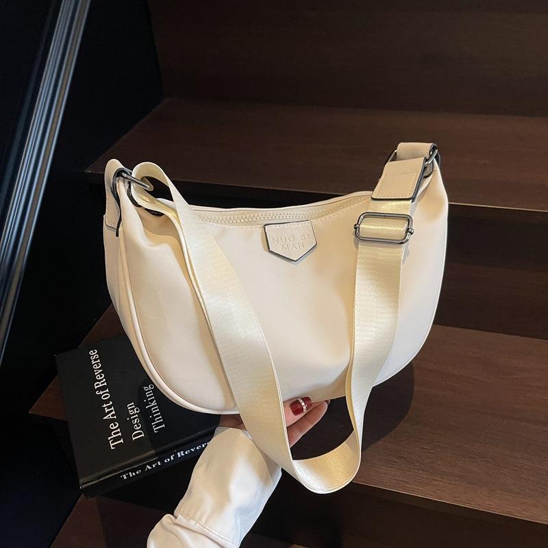 New stylish and simple women's bags casual versatile shoulder dumpling bags go out light messenger bags