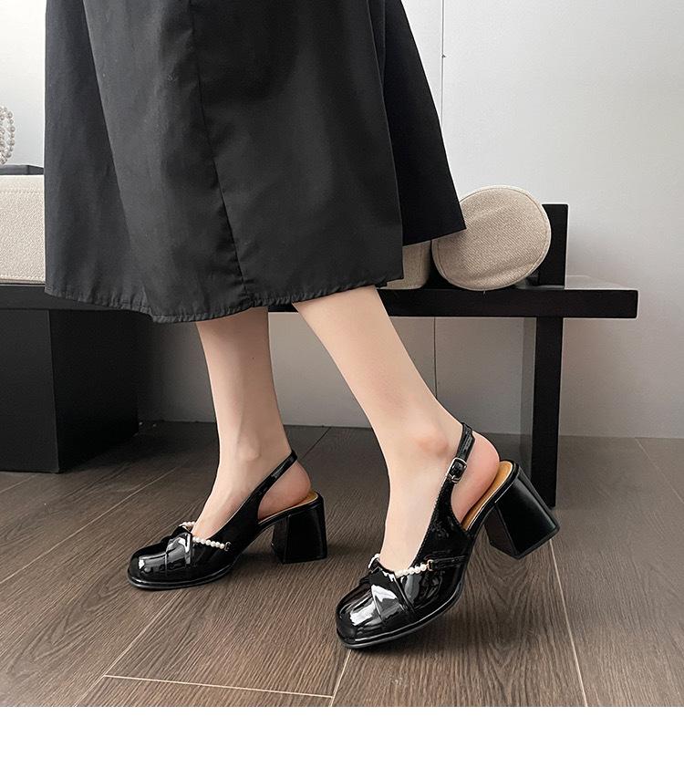 Mary Jane shoes women's 2025 summer new temperament patent leather thick heel bag head high heels shallow mouth pearl chain sandals women